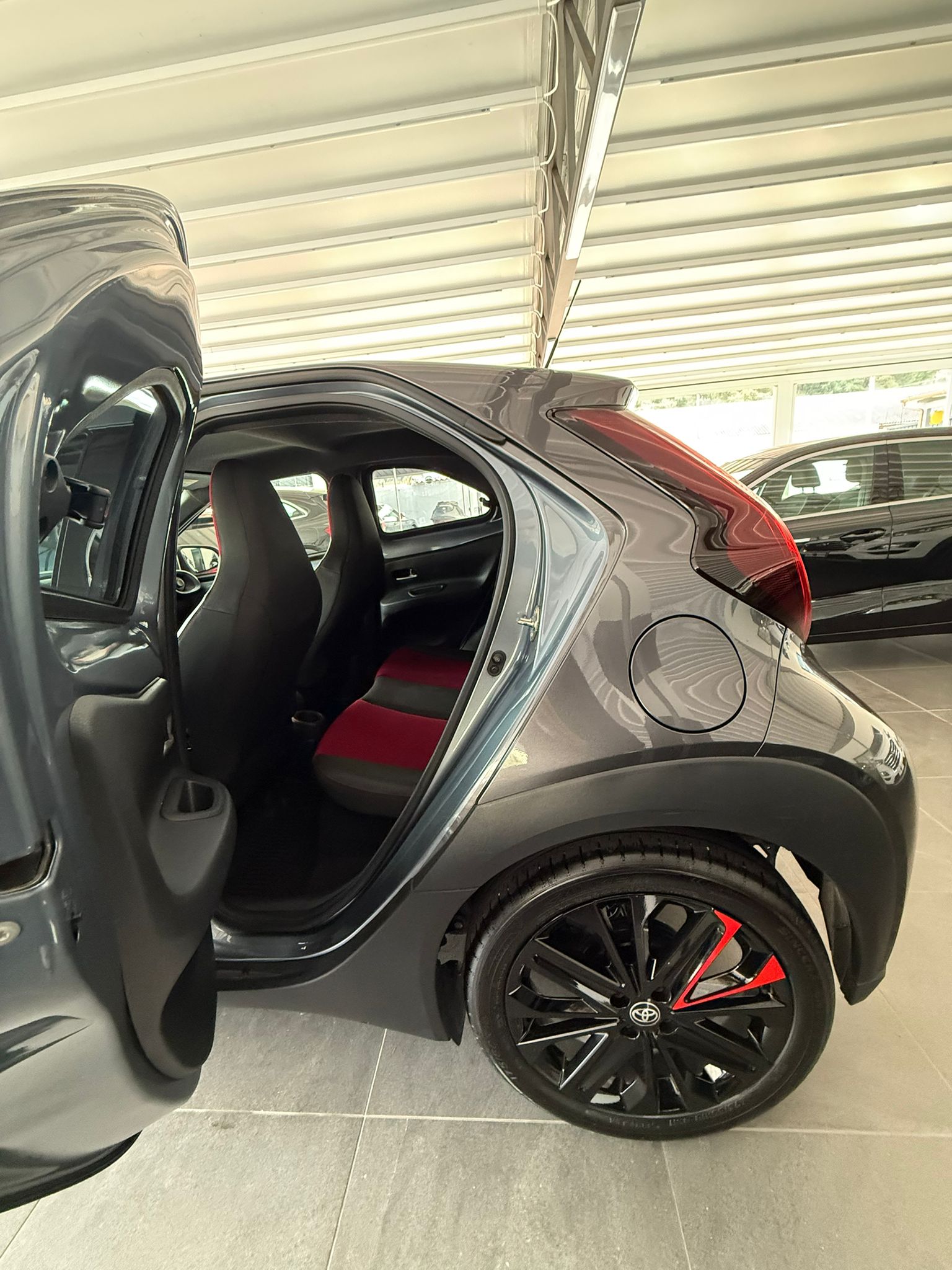 TOYOTA AYGO 1.0 VVT-i “UNDERCOVER” 72 CV