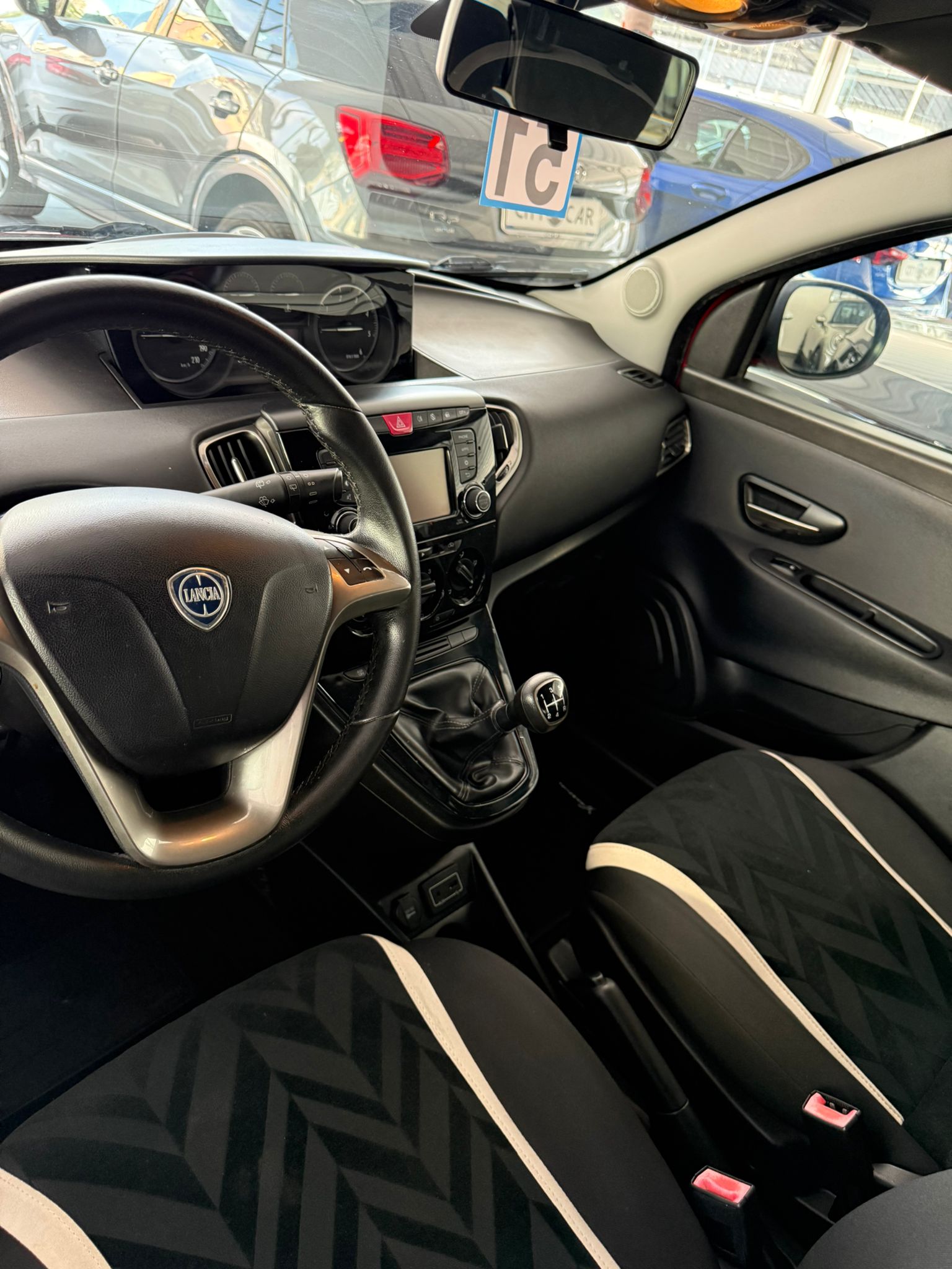 LANCIA Y 1.3 MJT “PLATINUM” 95 CV