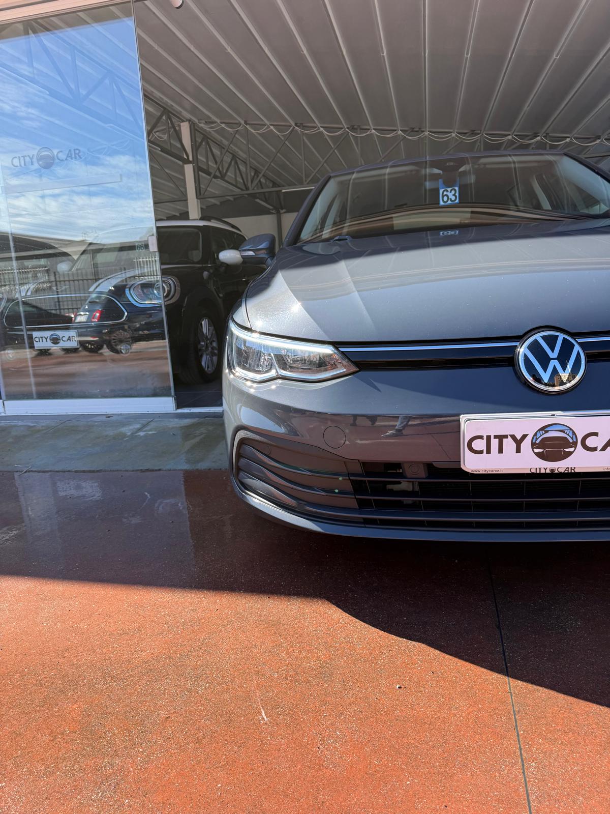 VOLKSWAGEN GOLF 1.5 eTSI DSG “LIFE” 150 CV