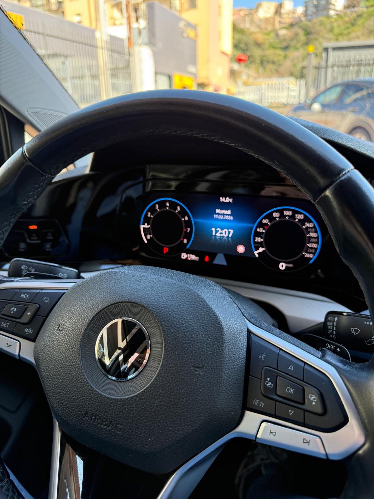 VOLKSWAGEN GOLF 1.5 eTSI DSG “LIFE” 150 CV