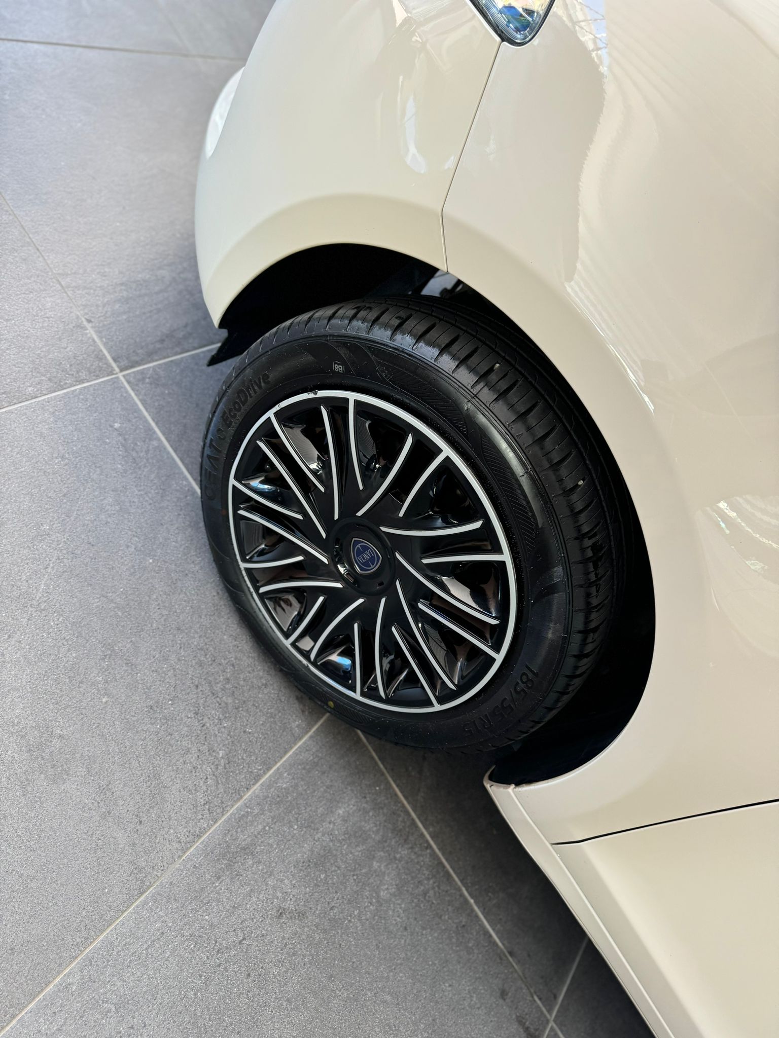 LANCIA Y 1.0 HYBRID “GOLD” 69 CV