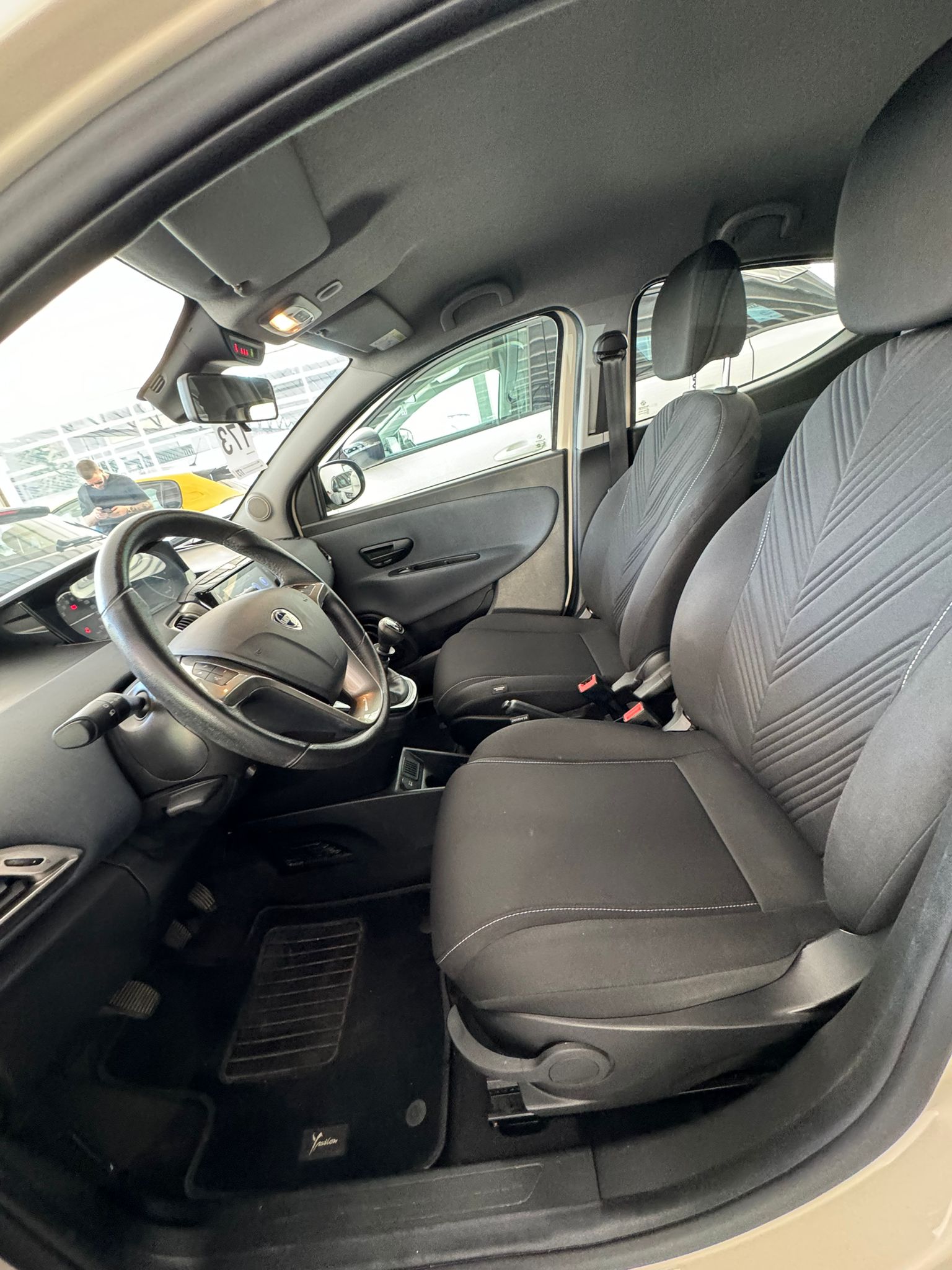 LANCIA Y 1.0 HYBRID “GOLD” 69 CV