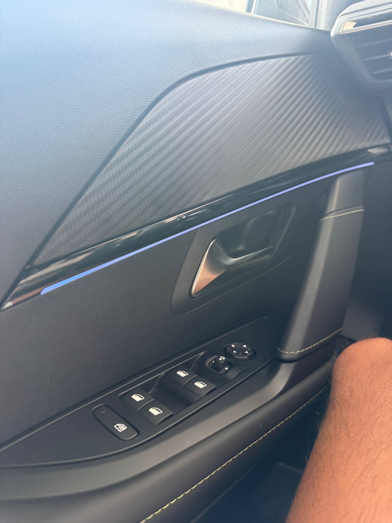 PEUGEOT 208 1.2 HYBRID e-DCS6 “GT-LINE” 101 CV
